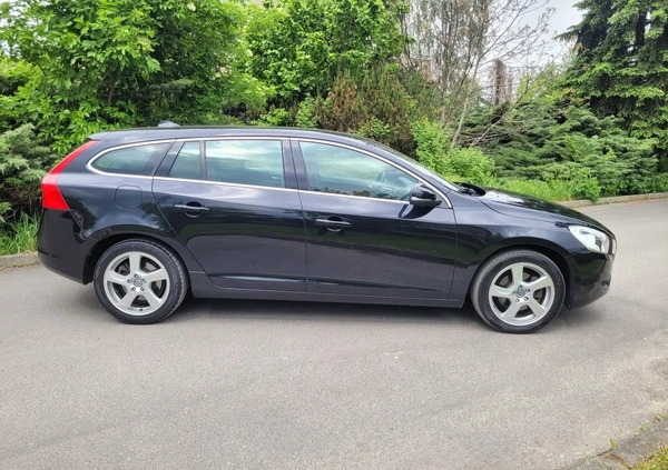 Volvo V60 cena 29800 przebieg: 254000, rok produkcji 2011 z Opoczno małe 436